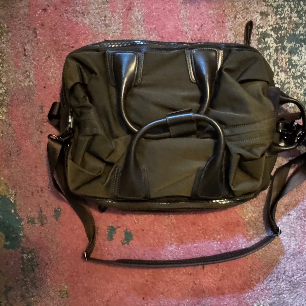 NWOT Caraa Studio Bag Medium in Moss - Picture 2 of 9